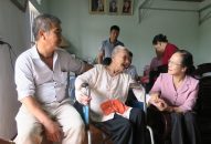 Phó Bí thư Thường trực Thành ủy thăm, tặng quà các gia đình chính sách nhân dịp kỷ niệm 72 năm Ngày Thương binh, liệt sĩ