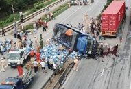 Vụ 7 người thương vong do đứng xem tai nạn: Đừng đổ hết lỗi cho nạn nhân!