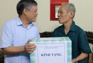 Lãnh đạo thành phố thăm, tặng quà gia đình chính sách