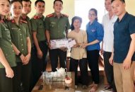 Phòng PA04-CATP: Thăm, tặng quà gia đình chính sách