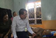 Phó Chủ tịch UBND TP Lê Khắc Nam thăm, tặng quà đối tượng chính sách