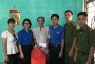 Quận đoàn Đồ Sơn: Thăm, tặng quà các gia đình chính sách