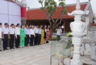 Dâng hương tưởng niệm lãnh tụ Nguyễn Đức Cảnh