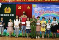 PHÒNG CẢNH SÁT CƠ ĐỘNG – CATP: TẶNG QUÀ CON CÁN BỘ CHIẾN SỸ
