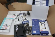 Phát hiện 1 container phụ kiện điện thoại Trung Quốc giả mạo xuất xứ Việt Nam