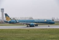 Tiếp tục hủy nhiều chuyến bay do ảnh hưởng của cơn bão số 3