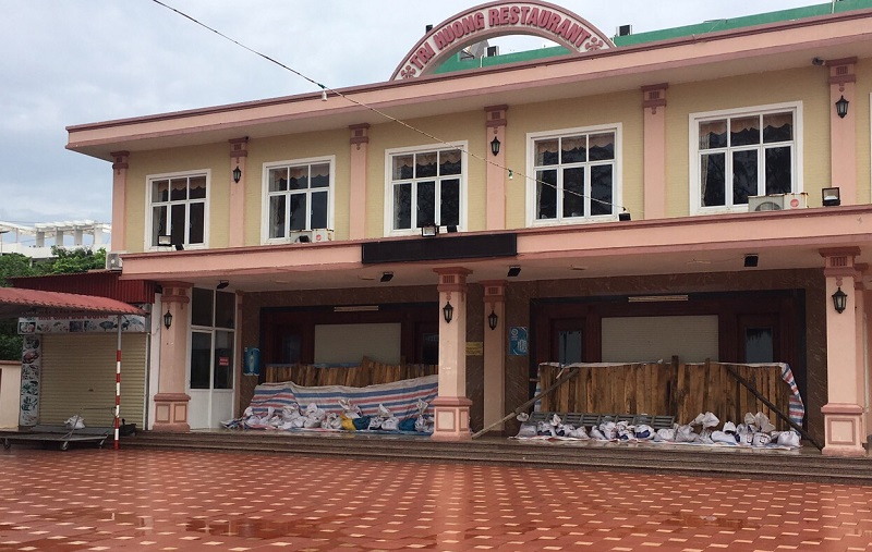 Khu vực các nhà hàng trên địa bàn được chằng chống cẩn thận