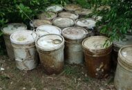 Hải Phòng yêu cầu điều tra vụ đổ hàng chục thùng chất thải lạ xuống kênh