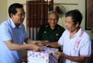 Ủy ban MTTQ Việt Nam thành phố:  Thăm, tặng quà các gia đình nạn nhân bị ảnh hưởng của chất độc da cam