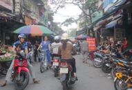 Mặt trái của “chợ đường”