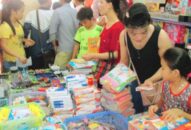 Sôi động thị trường đồ dùng học sinh