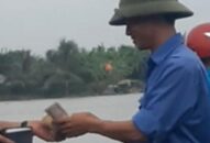 Hải Phòng: Nườm nượp cảnh thu tiền không vé ở bến phà Quang Thanh