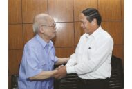 Thành phố tặng quà 5 triệu đồng đối với mỗi người có công nhân dịp kỷ niệm 74 năm Cách mạng Tháng Tám và Quốc khánh 2/9