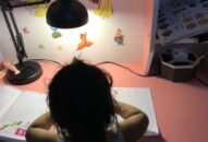 Chọn mua đèn bàn học an toàn cho bé yêu