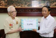 Bí thư Thành ủy Lê Văn Thành thăm, tặng quà người có công tiêu biểu quận Hải An