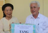 Phó Chủ tịch UBND TP Nguyễn Đình Chuyến thăm, tặng quà gia đình có công tại huyện An Lão