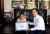 Phó Chủ tịch HĐND thành phố thăm, tặng quà một số đối tượng chính sách tiêu biểu trên địa bàn huyện Thủy Nguyên