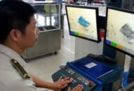 Khách nữ mang súng hơi lên máy bay, khai là… bơm xe đạp!