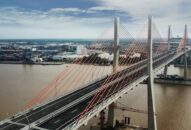 Có một cây cầu với cách giải phóng mặt bằng “không giống ai”