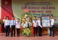 Trưởng Ban tuyên giáo Trung ương Đảng Võ Văn Thưởng dự khai giảng tại trường THCS Chu Văn An (quận Ngô Quyền)