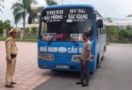 Lái xe khách bị xử phạt khi không nhường đường cho xe ưu tiên