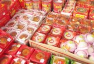 Bánh trung thu truyền thống hút khách