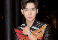 Vừa đăng quang, học trò Tuấn Ngọc ‘đắp’ cây hàng hiệu 300 triệu đi hát sự kiện