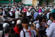 Chuyện thời cuộc: Giao thông cổng trường