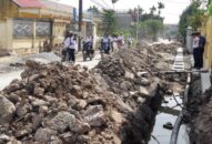 Thi công đường giao thông Đình Nước-Xuyên Đông, xã Đại Bản (An Dương): Chậm tiến độ, ảnh hưởng tới sinh hoạt của người dân