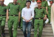 Chặt đường dây vận chuyển trái phép tiền ra nước ngoài