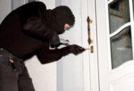 Lợi dụng mưa bão, đột nhập vào nhà dân trộm cắp