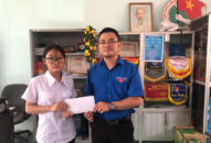 Trao tiền bạn đọc giúp các trường hợp thương tâm ngặt nghèo