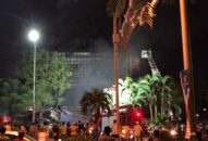 Đám cháy tại Trung tâm điện máy Hoàng Gia đã cơ bản được khống chế