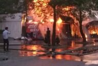 Hàng trăm Cảnh sát PCCC dập lửa tại siêu thị điện máy