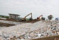 Xử phạt 12 vụ vi phạm công trình đê điều