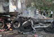 Xe container đâm vào gốc cây bốc cháy, tài xế tử vong