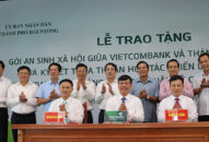 Vietcombank trao tặng gói an sinh xã hội và ký thỏa thuận hợp tác chiến lược toàn diện với quận Lê Chân, huyện An Dương