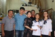 Thăm và tặng quà trẻ em nhân dịp Tết Trung thu