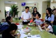 Sở Tư pháp trao tặng sách pháp luật cho Thư viện sách quận Lê Chân