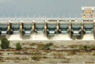 Mưa khắp cả nước, nhiều hồ chứa đang phải xả tràn