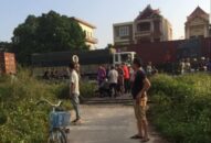 Đi xe đạp điện qua đường sắt, người đàn ông bị tàu tông tử vong
