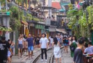 Chuyện thời cuộc: “Cà phê đường tàu”