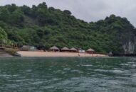 Quảng Ninh “tuýt còi” tăng mức phí tham quan vịnh Hạ Long