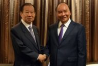 Thủ tướng Nguyễn Xuân Phúc tiếp Tổng Thư ký đảng LDP của Nhật Bản