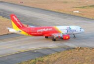 Hàng loạt chuyến bay Vietjet bị hủy, lùi giờ vì bão số 5