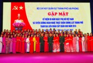 Bộ CHQS thành phố Hải Phòng gặp mặt phụ nữ, tuyên dương đoàn nghệ thuật quần chúng