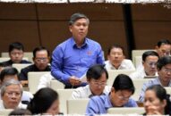 Thảo luận về hai dự án luật