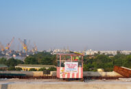 Cầu đẹp nhất Hải Phòng vừa thông xe đã bị vẽ bậy, chiếm chỗ bán hàng