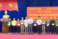 Hội nghị tuyên truyền Luật cảnh sát biển Việt Nam và trao tặng quà cho ngư dân huyện đảo Cát Hải
