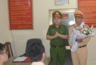 Khen thưởng CBCS Trạm Cảnh sát đường thủy An Dương kịp thời cứu sống 2 người bị đắm thuyền